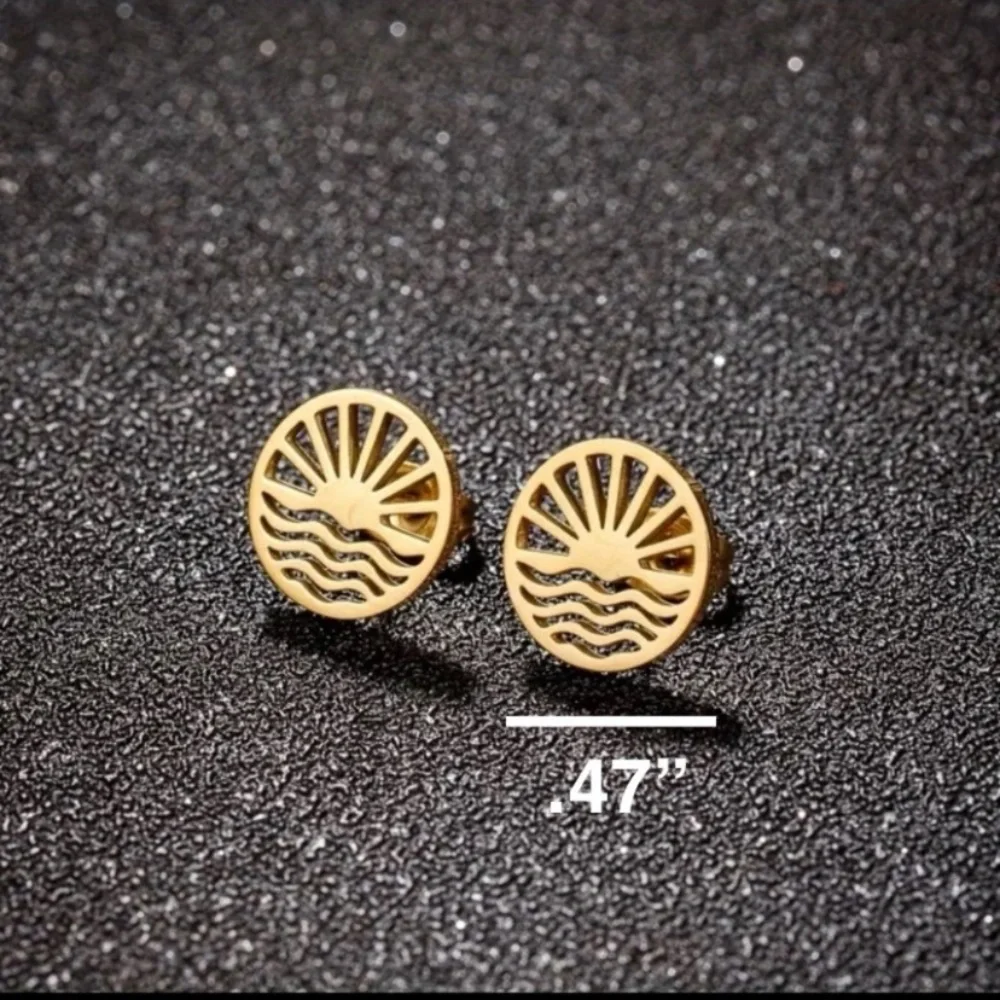 NEW Dainty Beach Sun & Water Waves stud Earrings in Gold color - Boutique - Picture 3 of 4